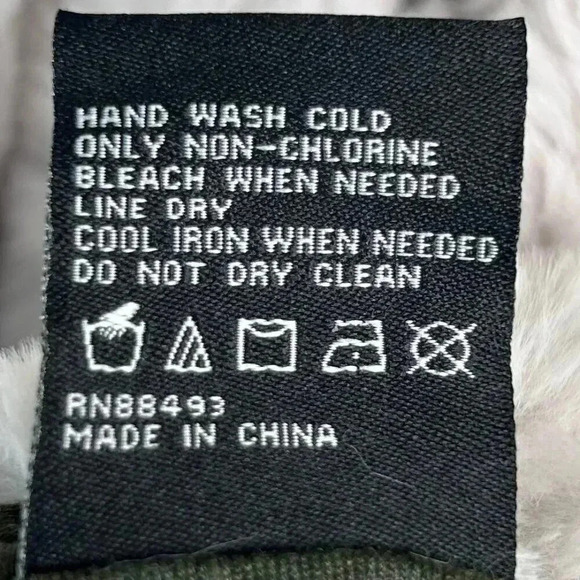 Be Boundless Size Medium Faux Fur Vest Reversible Outdoors Hiking - Picture 7 of 16